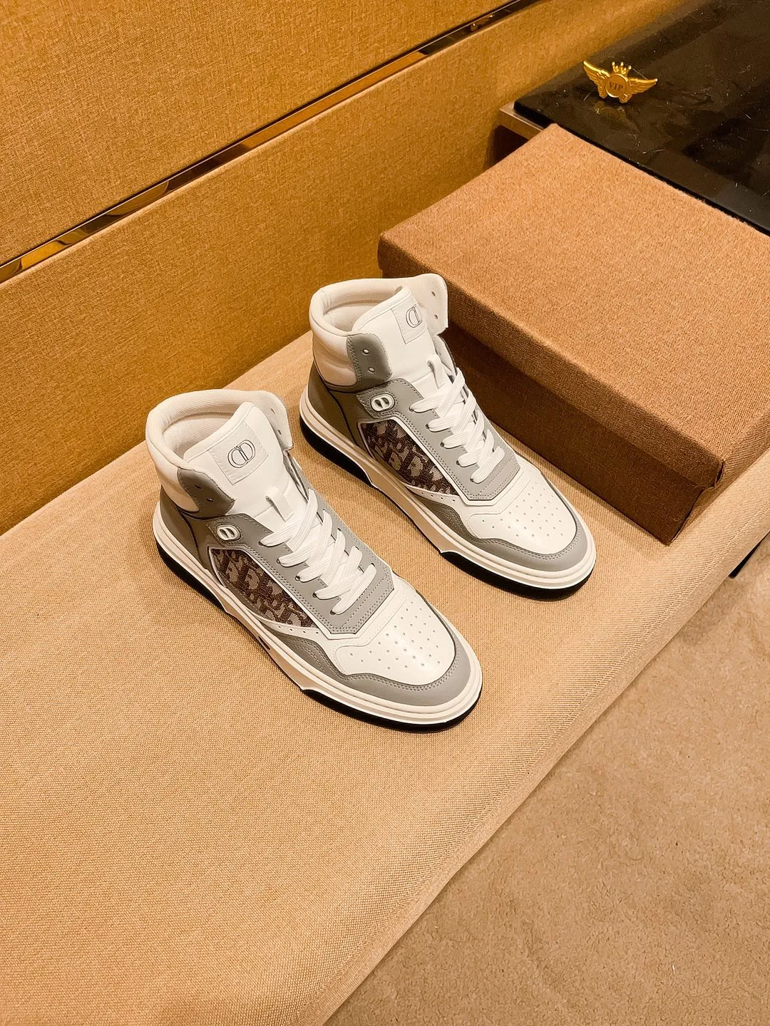 Men's shoes💰 480💰[Dior]🔥 High-end men's shoes brand official website 1:1 latest masterpiece: the upper is made of Italian imported first-layer cowhide with a comfortable and breathable lining➕original non-slip and wear-resistant outsole🔥, making walking more convenient and comfortable! An exclusive new model, a stunning work, a beautiful 1:1 replica [color] compared to the official quality! Create a fashionable personality to set off your uniqueness! A must-have for trendy men! Classic 🔥Size: 38-44 Color: 🔥 3⃣️colors available🔥.